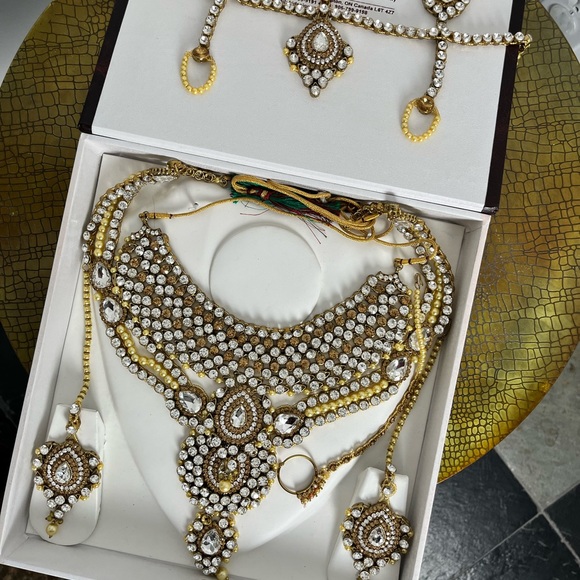 TRADITIONAL HINDU WEDDING JEWELRY SET - Picture 8 of 8